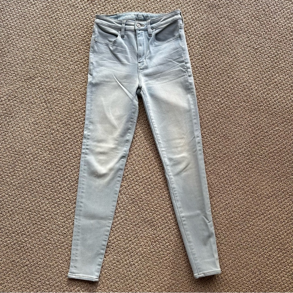 American Eagle women’s size 4 skinny jeans high rise super stretch light blue